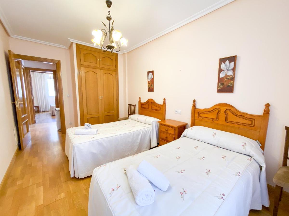 Vivienda Turistica Los Leones Berlanga de Duero Exteriör bild